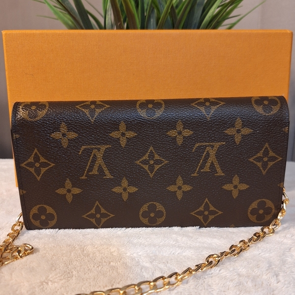 Louis Vuitton Emilie Monogram Wallet - Picture 3 of 16